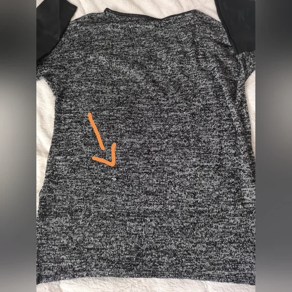 Divided sweater - Picture 8 of 11